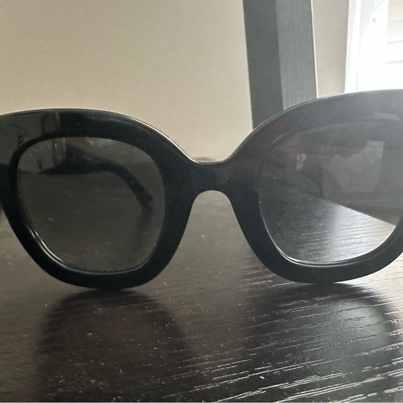 Gucci Accessories - Gucci Black Oversized Sunglasses